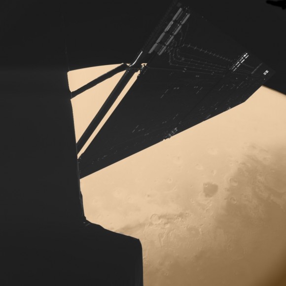 Stunning_image_of_Rosetta_above_Mars_taken_by_the_Philae_lander_camera