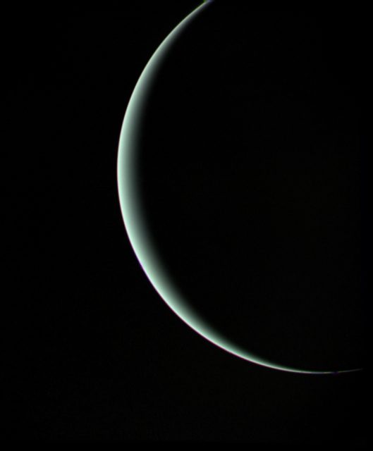 Urano visto por la Voyager 2 después del encuentro del 24 de enero de 1986. Una perspectiva imposible de obtener desde la Tierra (NASA/JPL).