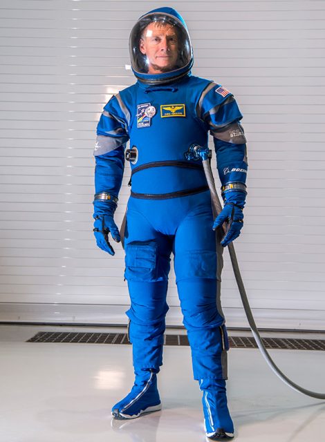 El astronauta de la NASA Chris Ferguson con el nuevo traje de presión de la Boeing CST-100 Starliner (Boeing).