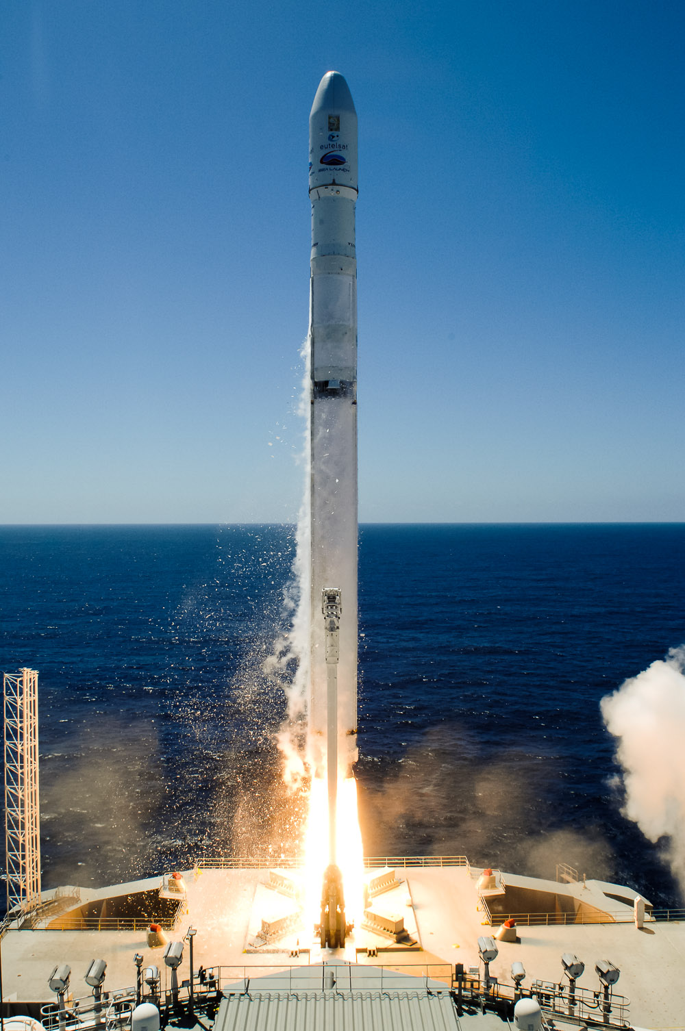 Eutelsat3B_Launch__20140526_04800