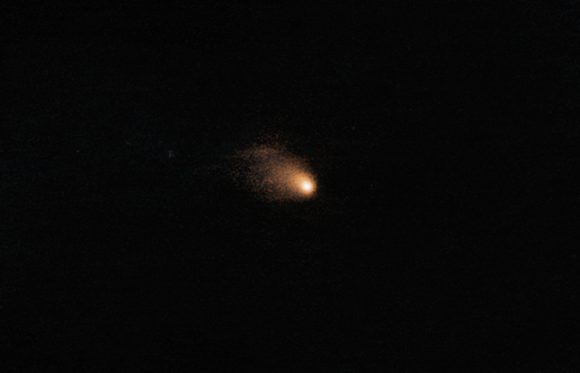 El cometa 67P visto desde la Tierra por el teelscopio VLT del ESO. Se aprecia la coma y una cola incipiente (ESO/ESA).