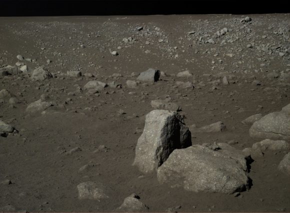 Rocas en el cráter cercano.