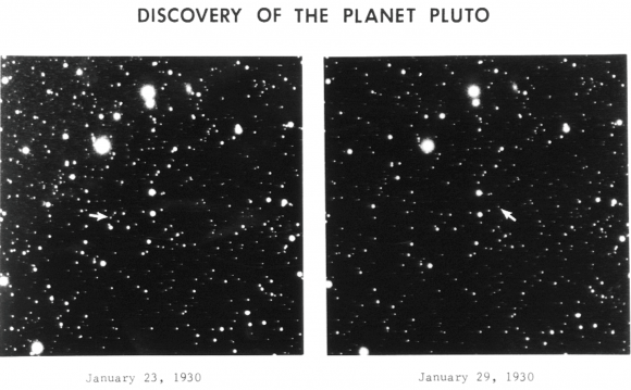 Las placas fotográficas en las que Tombaugh identificó a Plutón (Wikipedia).