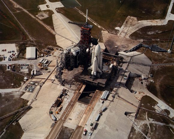 Vista de la 39A con un shuttle (NASA).