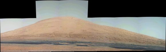 Dunas de color negro al pie del monte Aeolis vistas por Curiosity (NASA/JPL).