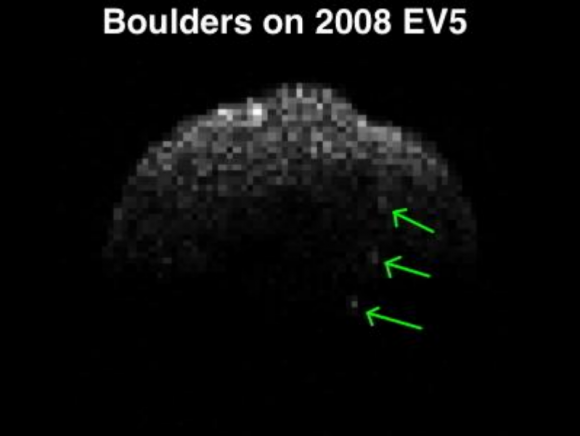 Posibles rocas de gran tamaño en la superficie de 2008 EV5 (NASA).