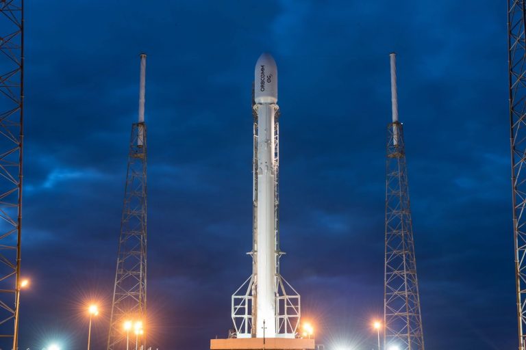 SpaceX logra al fin hacer aterrizar la primera etapa de un Falcon 9 ...
