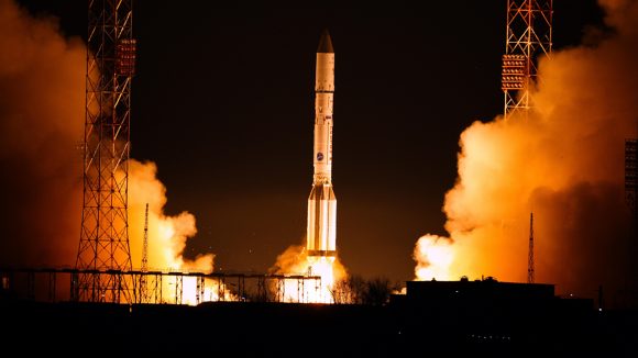 Lanzamiento del Eutelsat 9B (ILS/DLR).