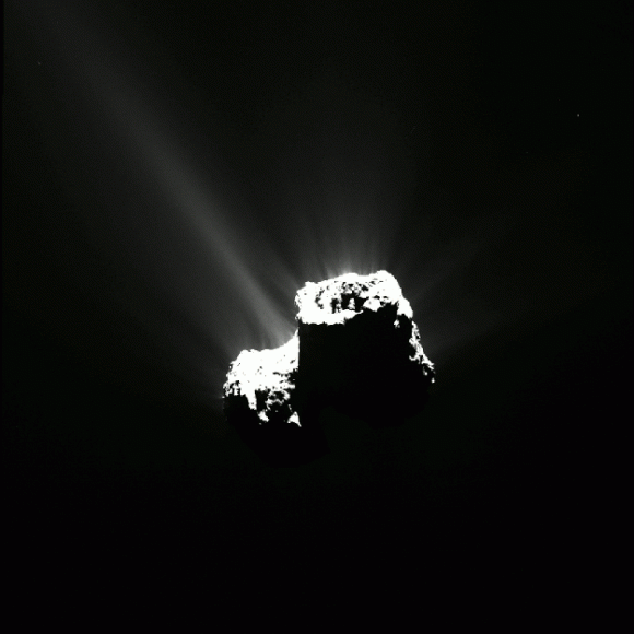 El cometa 67P/Churyumov-Gerasimenko visto por la cámara OSIRIS de Rosetta el 12 de agosto de 2015 (ESA/Rosetta/MPS for OSIRIS Team MPS/UPD/LAM/IAA/SSO/INTA/UPM/DASP/IDA).