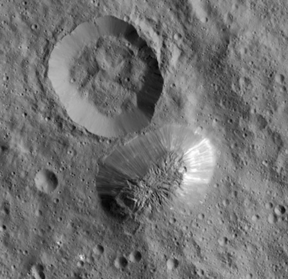 Ahuna Mons, la montaña más alta de Ceres (NASA/JPL-Caltech/UCLA/MPS/DLR/IDA/PSI).