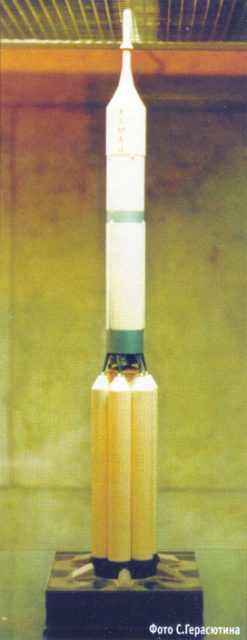 Otra variante del Protón, esta hipergólica, para lanzamientos tripulados de naves TKS (Novosti Kosmonavtiki).