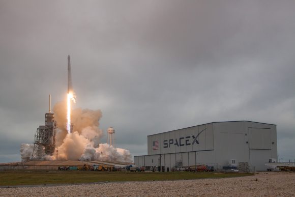 Primer despegue de un Falcon 9 desde la rampa 39A (SpaceX).