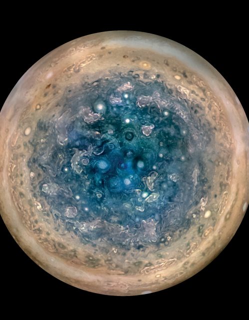 Vista del polo sur de Júpiter (NASA/JPL-Caltech/SwRI/MSSS/Betsy Asher Hall/Gervasio Robles).