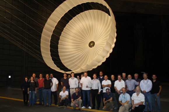 Modelo del paracaídas de Schiaparelli en 2015 durante las pruebas en el Ames Research Center de la NASA (ESA).