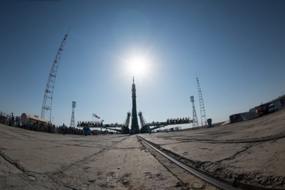 Soyuz_MS-05_spacecraft_moved_into_vertical_position_node_full_image_2