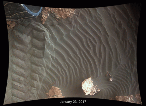 La arena se mueve bajo las ruedas de Curiosity de un día a otro en enero de 2017 (NASA/JPL-Caltech/MSSS).