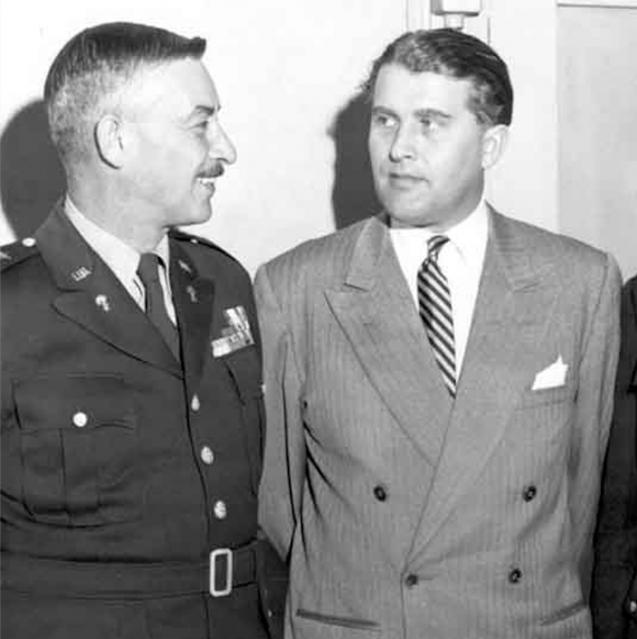 El general John Medaris (izquierda) con Wernher von Braun (NASA).