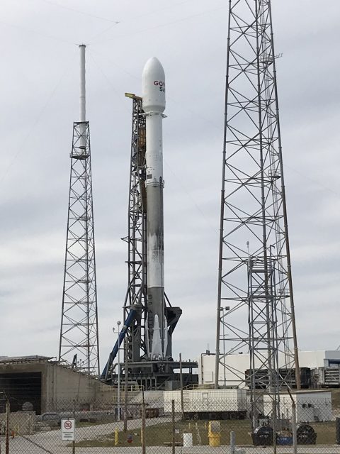 El cohete en la rampa (SpaceX).