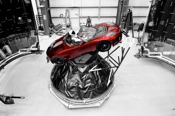 El Tesla Roadster con Starman antes del lanzamiento (SpaceX).