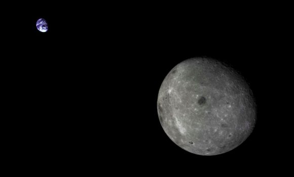 La Tierra y la Luna vistas por la sonda china Chang'e 5-T1 (Xinhua).