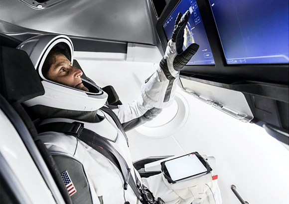 La astronauta de la NASA Sunita Williams dentro de la Dragon 2 (NASA).