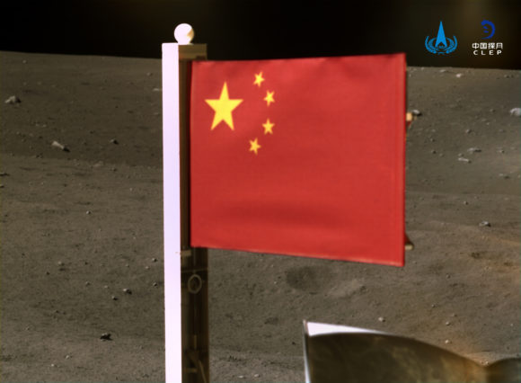 El libro blanco del programa espacial chino para los próximos cinco años: estación espacial y la Luna