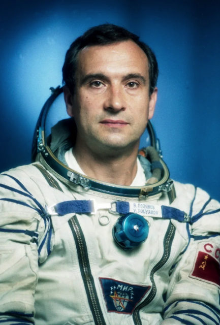 Valeri Polyakov, el médico que vivió 14 meses en el espacio