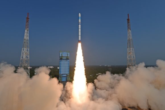 Primer lanzamiento exitoso del cohete SSLV indio: a la segunda va la vencida