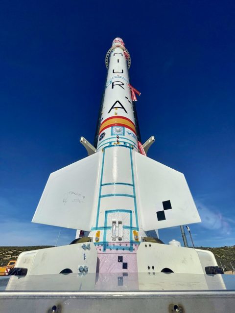 El cohete español Miura 1 en la rampa de lanzamiento