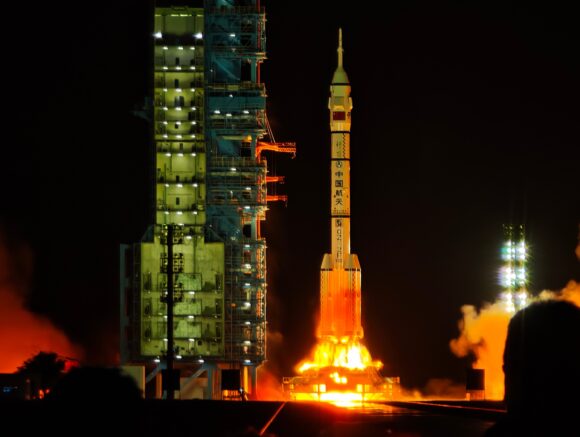 Despega la Shenzhou 23 con el primer astronauta chino que pasará un año en el espacio